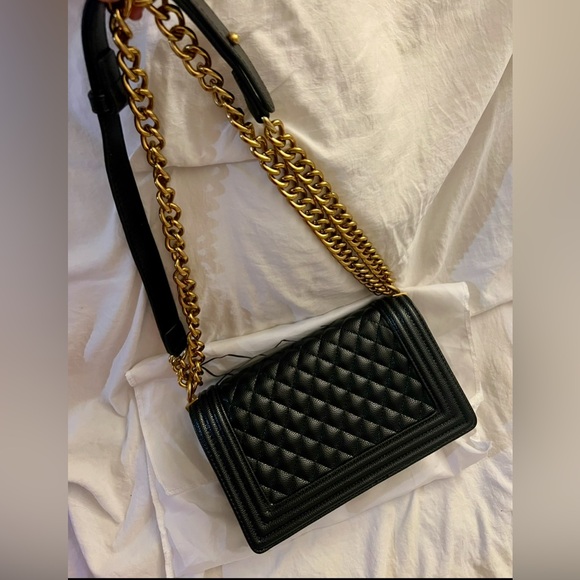 👑✅PRICE FIRM✅ Gorgeous Black and Gold Quilted Shoulder Crossbody Bag. Brand New! - Picture 4 of 17